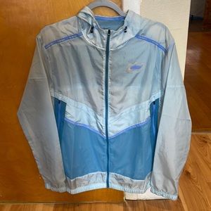 Nike Repel Wild Run Windrunner Medium